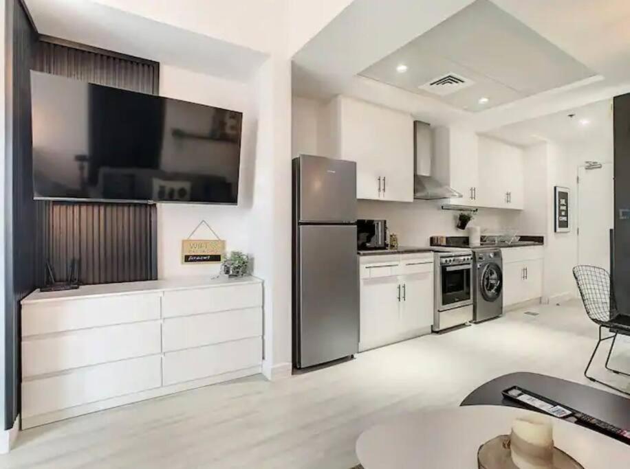 Luxury Modern Studio In Jlt With Amazing View & Rooftop Pool - Sleeps 3 Dubaj Kültér fotó