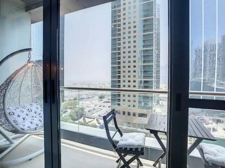 Luxury Modern Studio In Jlt With Amazing View & Rooftop Pool - Sleeps 3 Dubaj Kültér fotó