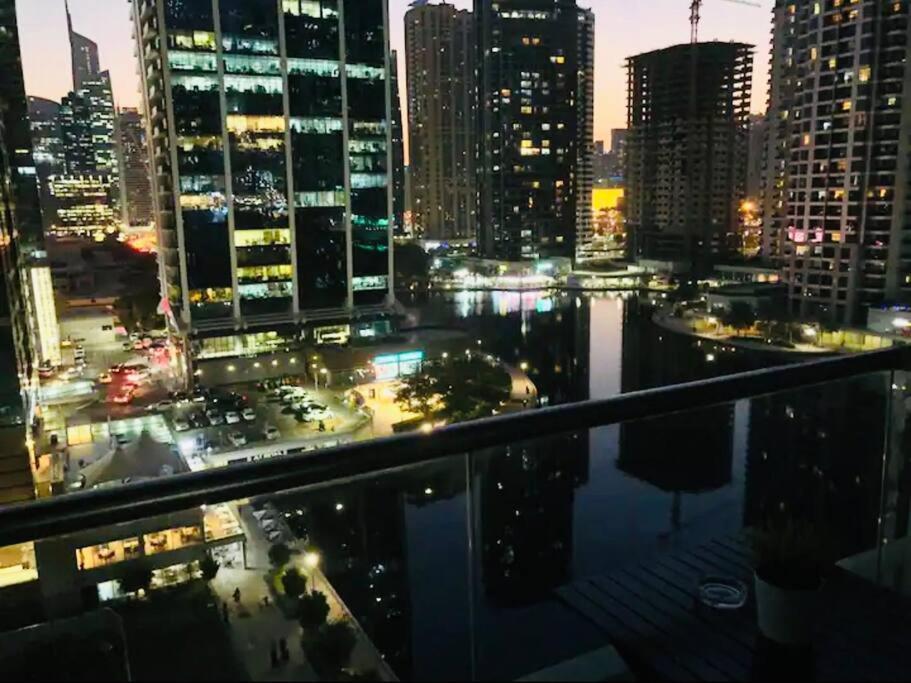 Luxury Modern Studio In Jlt With Amazing View & Rooftop Pool - Sleeps 3 Dubaj Kültér fotó